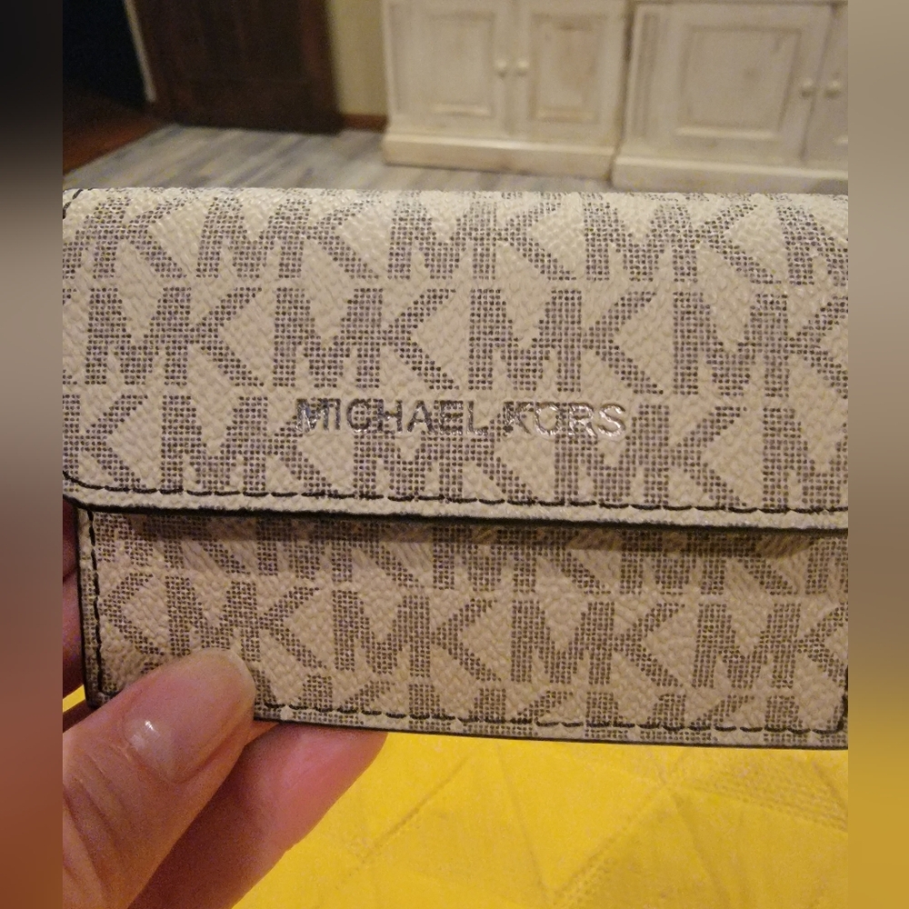 Michael Kors mens Wallet. Accordion card case. - Picture 7 of 15
